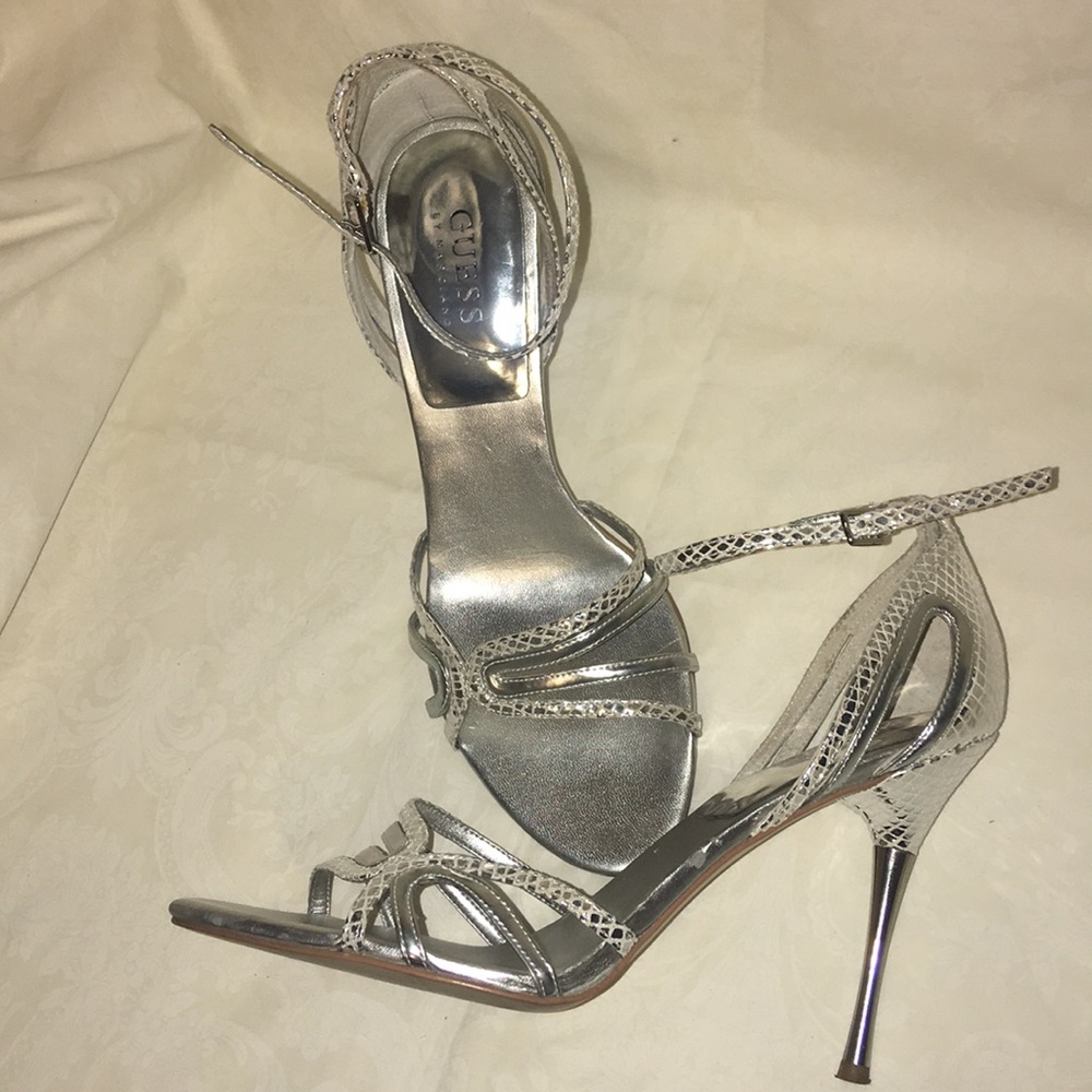 Guess “Okanarra” heels